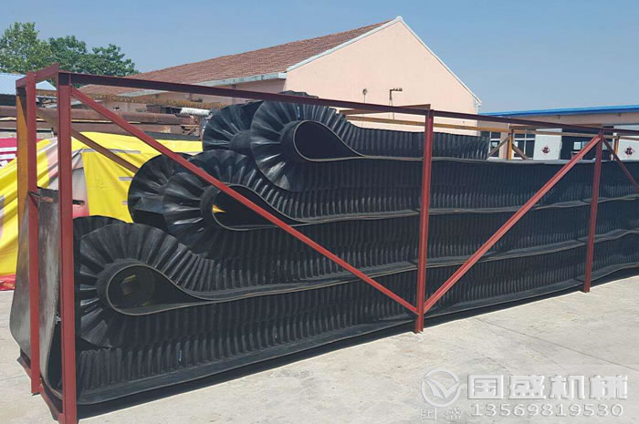 可垂直擋邊運(yùn)輸機(jī) 可垂直擋邊運(yùn)輸機(jī)